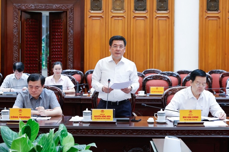 Minister of Industry and Trade Nguyen Hong Dien – Head of the negotiation delegation, reports at the meeting – Photo: VGP/Nhat Bac