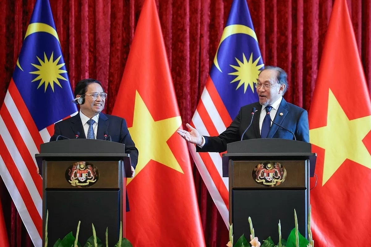 Prime Minister Pham Minh Chinh and Malaysian Prime Minister Anwar Ibrahim chaired a press conference on the afternoon of 25