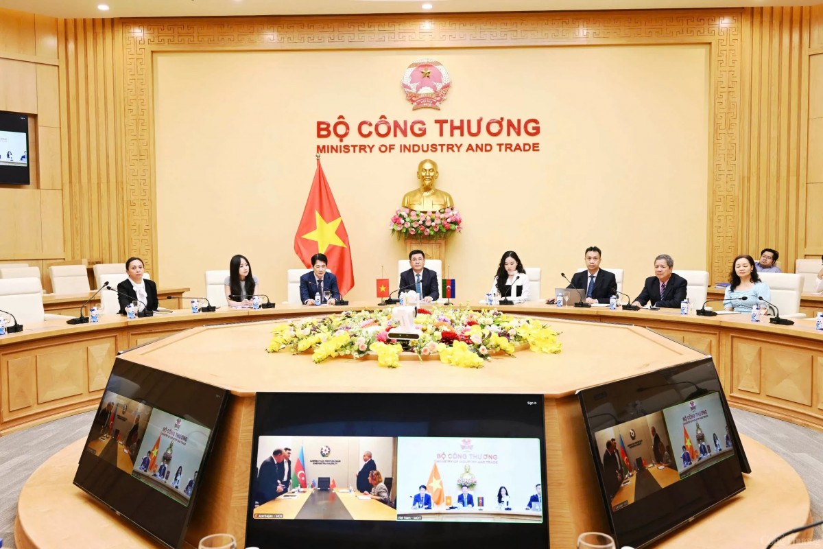 Minister of Industry and Trade Nguyen Hong Dien worked online with Minister of Energy of the Republic of Azerbaijan - Parviz Shakhbazov
