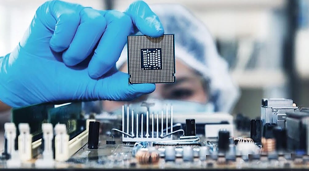 Vietnam's semiconductor market is projected to reach USD 7.01 billion by 2028. 