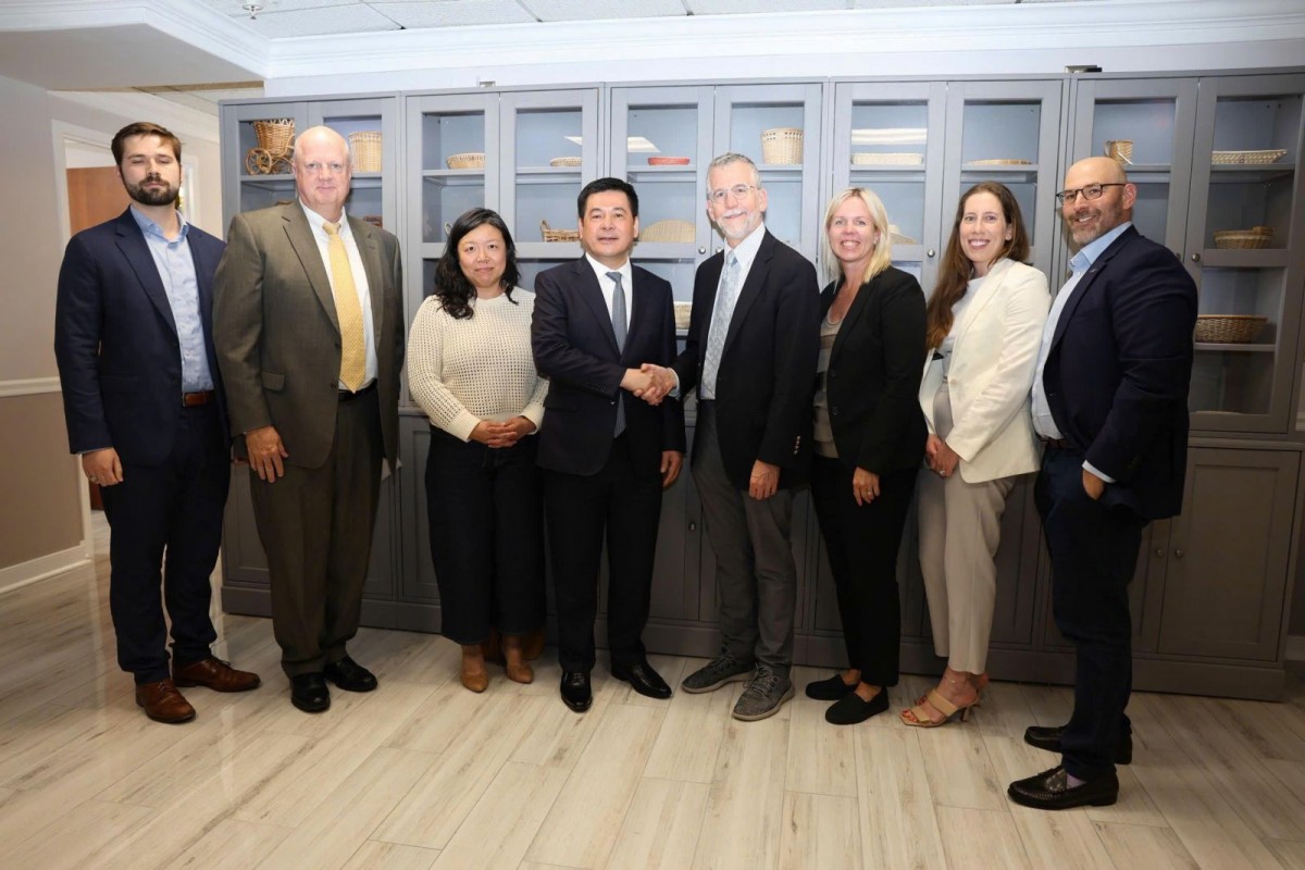 Minister Nguyen Hong Dien highly appreciated the role of AAFA in promoting Vietnam - US trade relations.