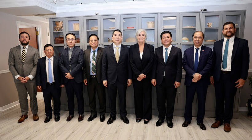 Minister hopes Nike continues to develop successfully in the Vietnamese market.