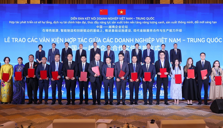 Prime Minister attends Viet Nam–China Business Connectivity Forum in Tianjin- Ảnh 2.