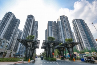 Banks tightening real estate credit to limit risks