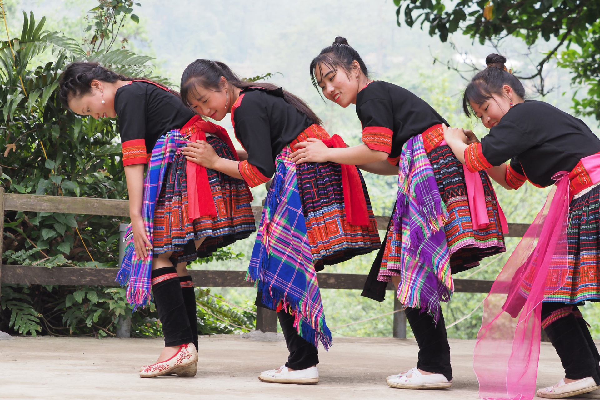 H’Mong girls’ scarf dance hmong girls scarf dance
