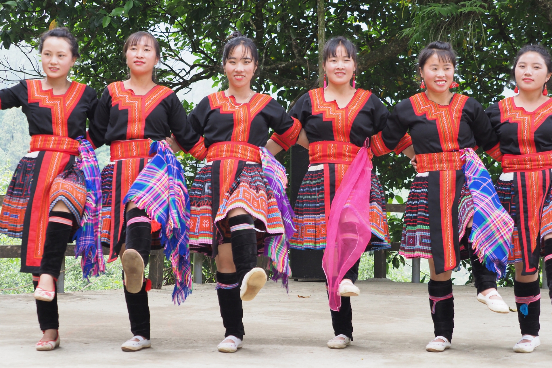 H’Mong girls’ scarf dance hmong girls scarf dance