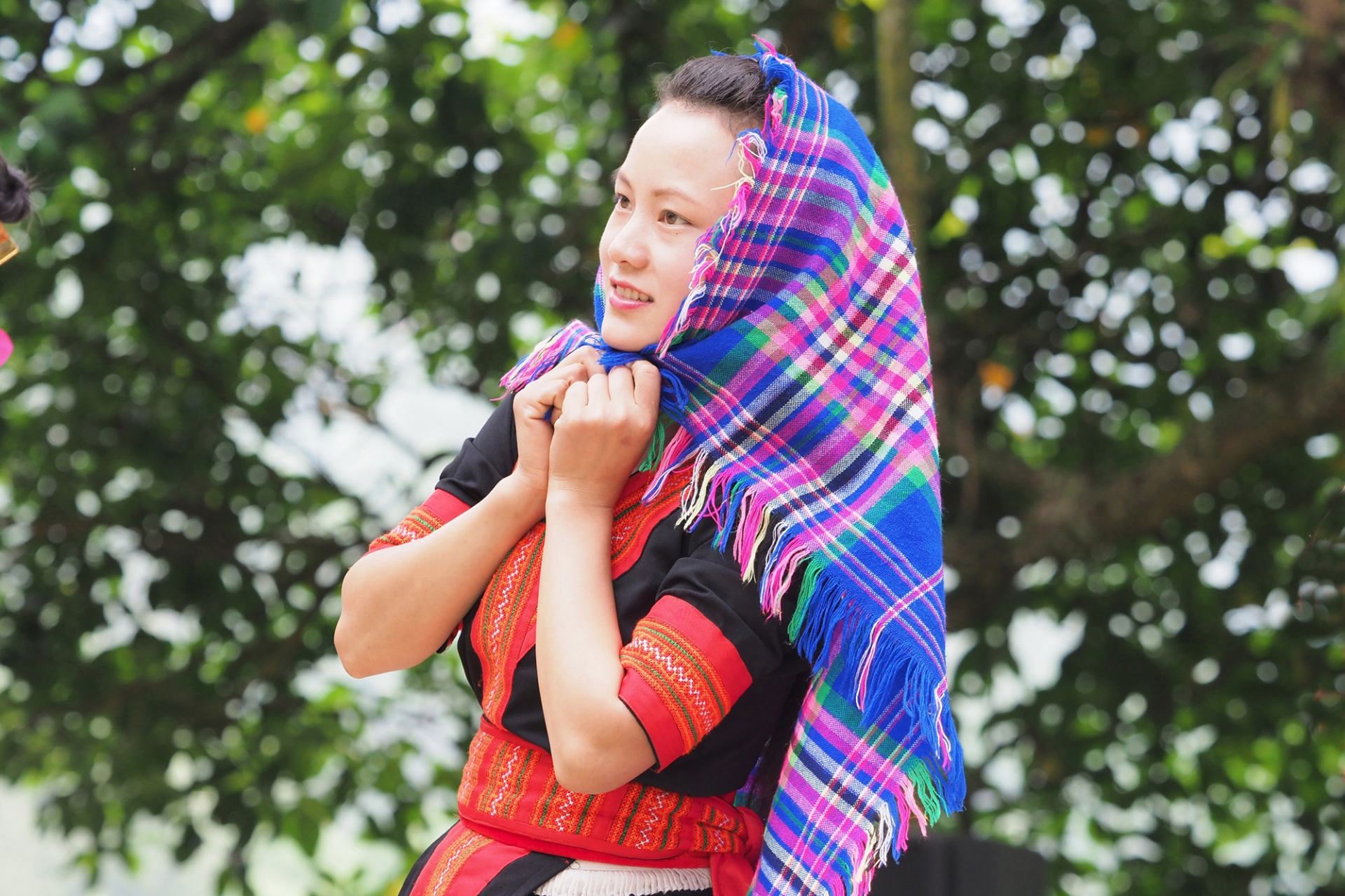 H’Mong girls’ scarf dance hmong girls scarf dance