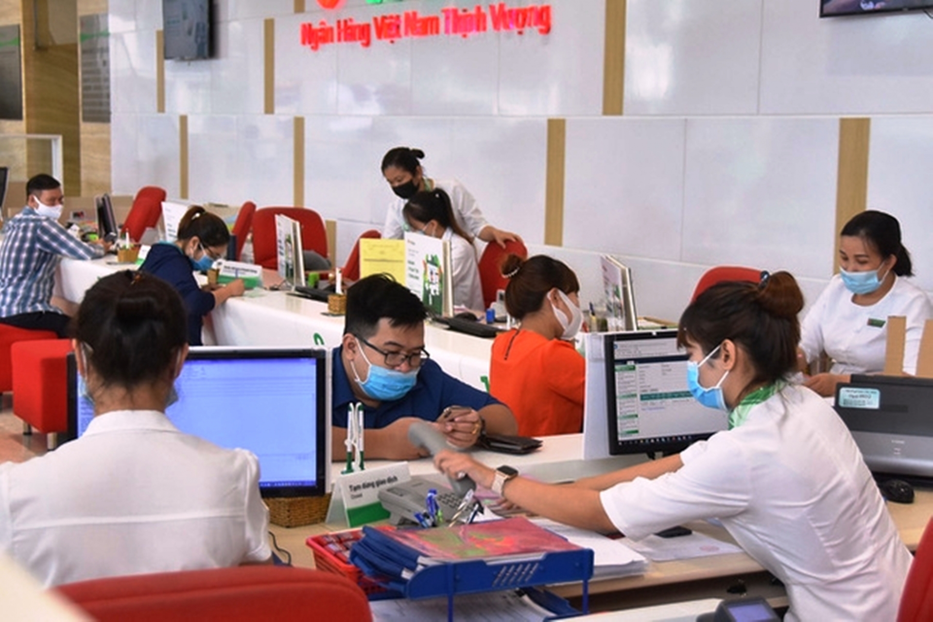 investors proceed with caution amid uncertainty