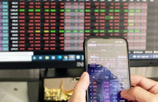 Investors proceed with caution amid uncertainty