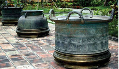 Copper cauldrons of the Nguyen Lords