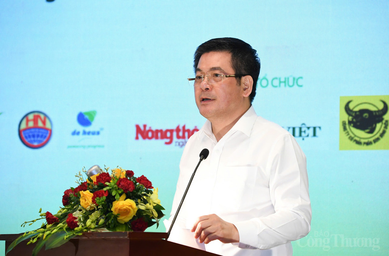 Minister Nguyen Hong Dien attends 10th National Farmers’ Forum 2025
