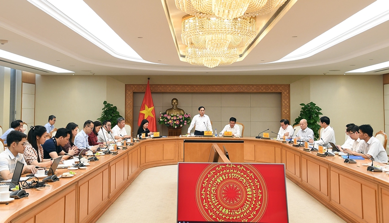 Deputy PM Bui Thanh Son reviews preparations for 2025 Autumn Fair