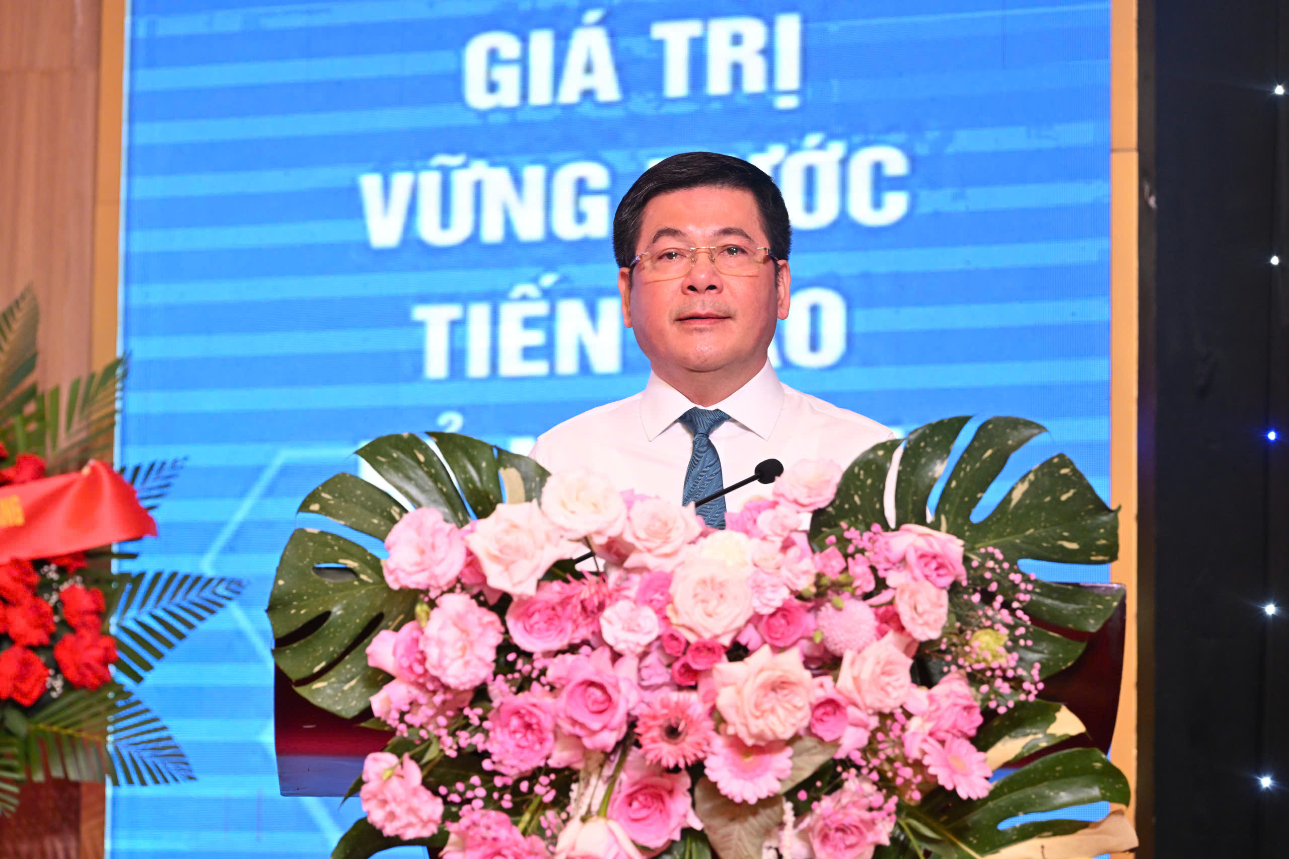 Minister Nguyen Hong Dien opens Northern Industry and Trade Conference 2025