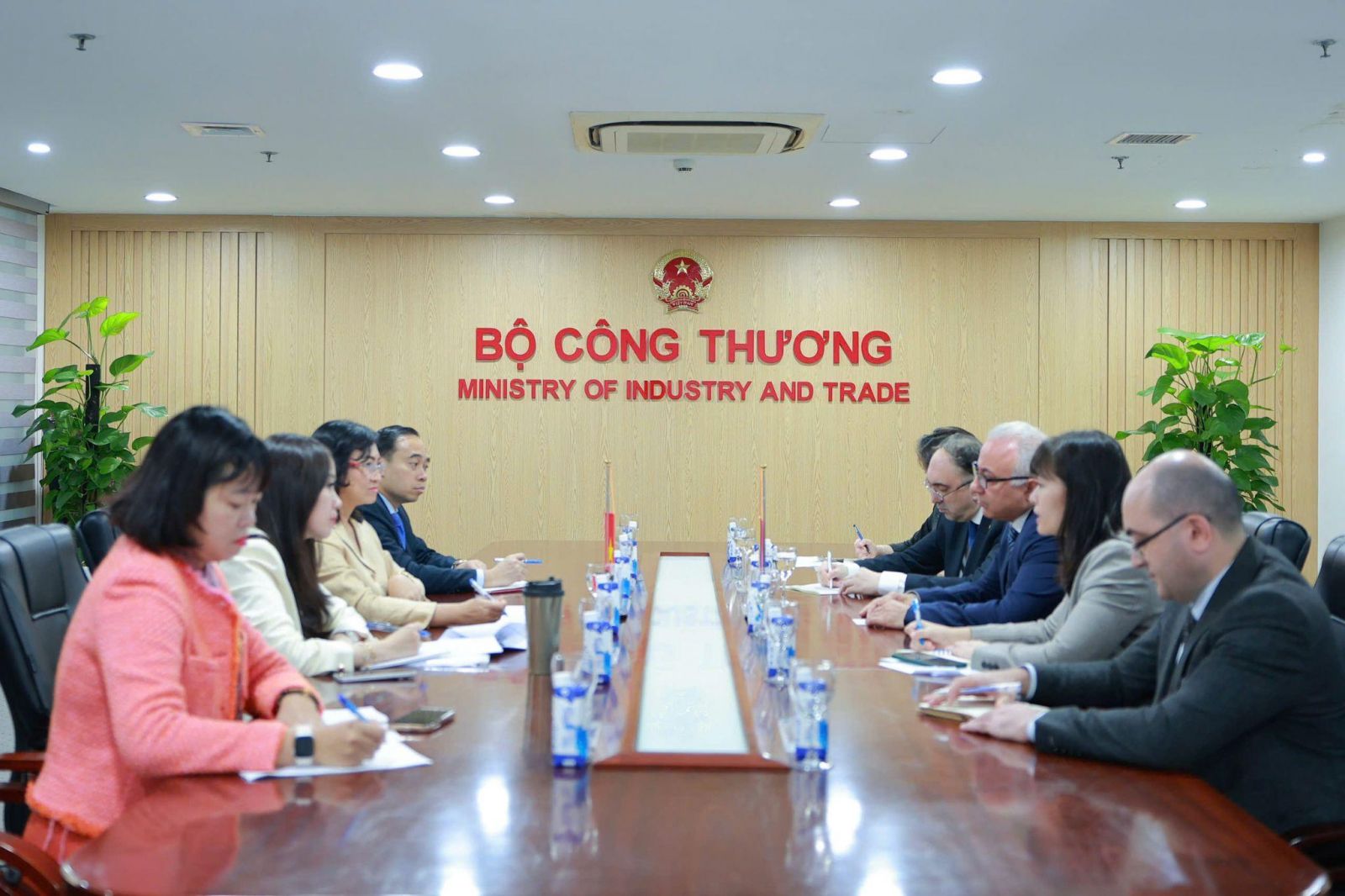 Deputy Minister Phan Thi Thang meets with Armenian Deputy Foreign Minister