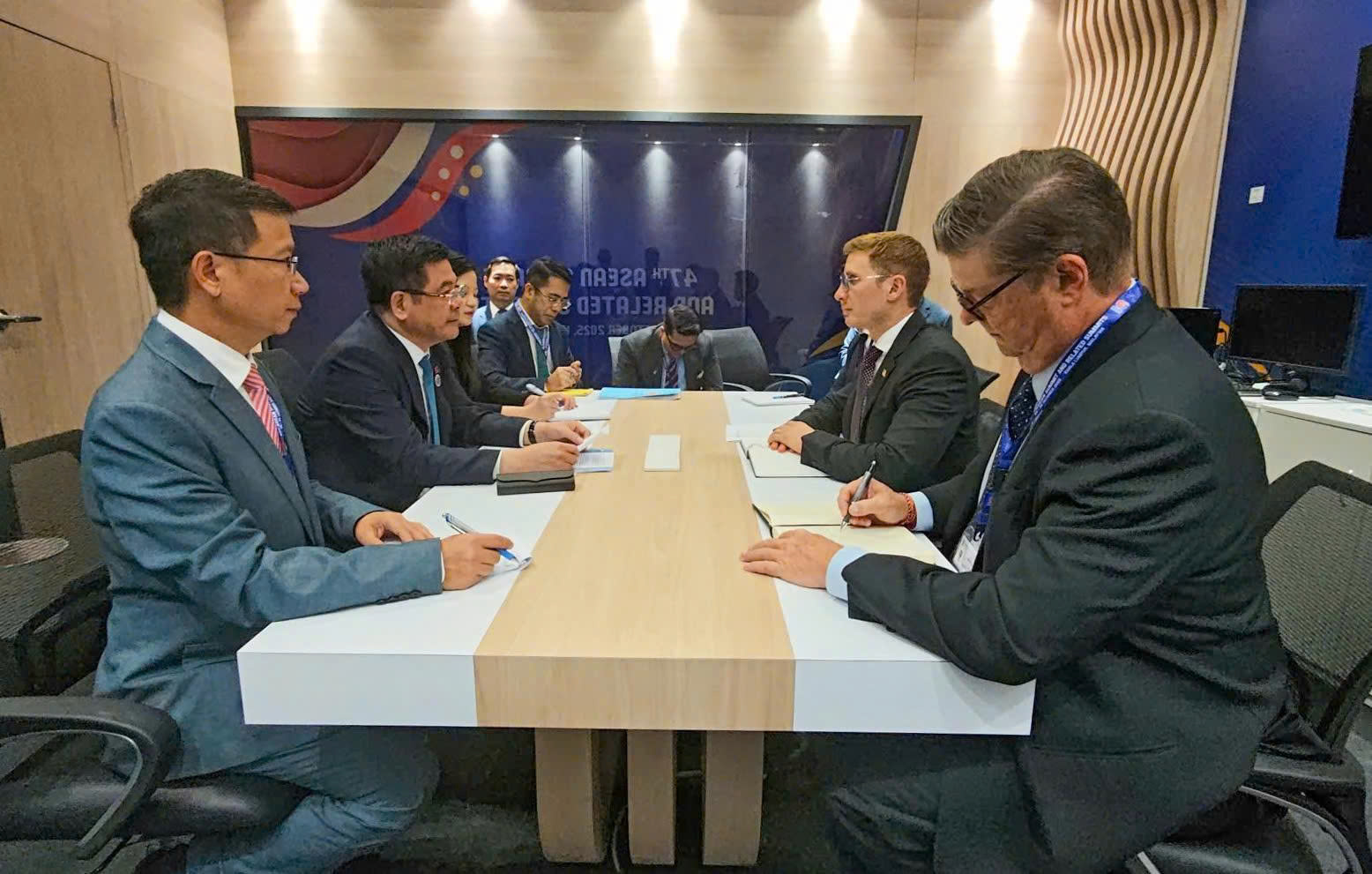 Vietnam and United States enhance economic and energy cooperation