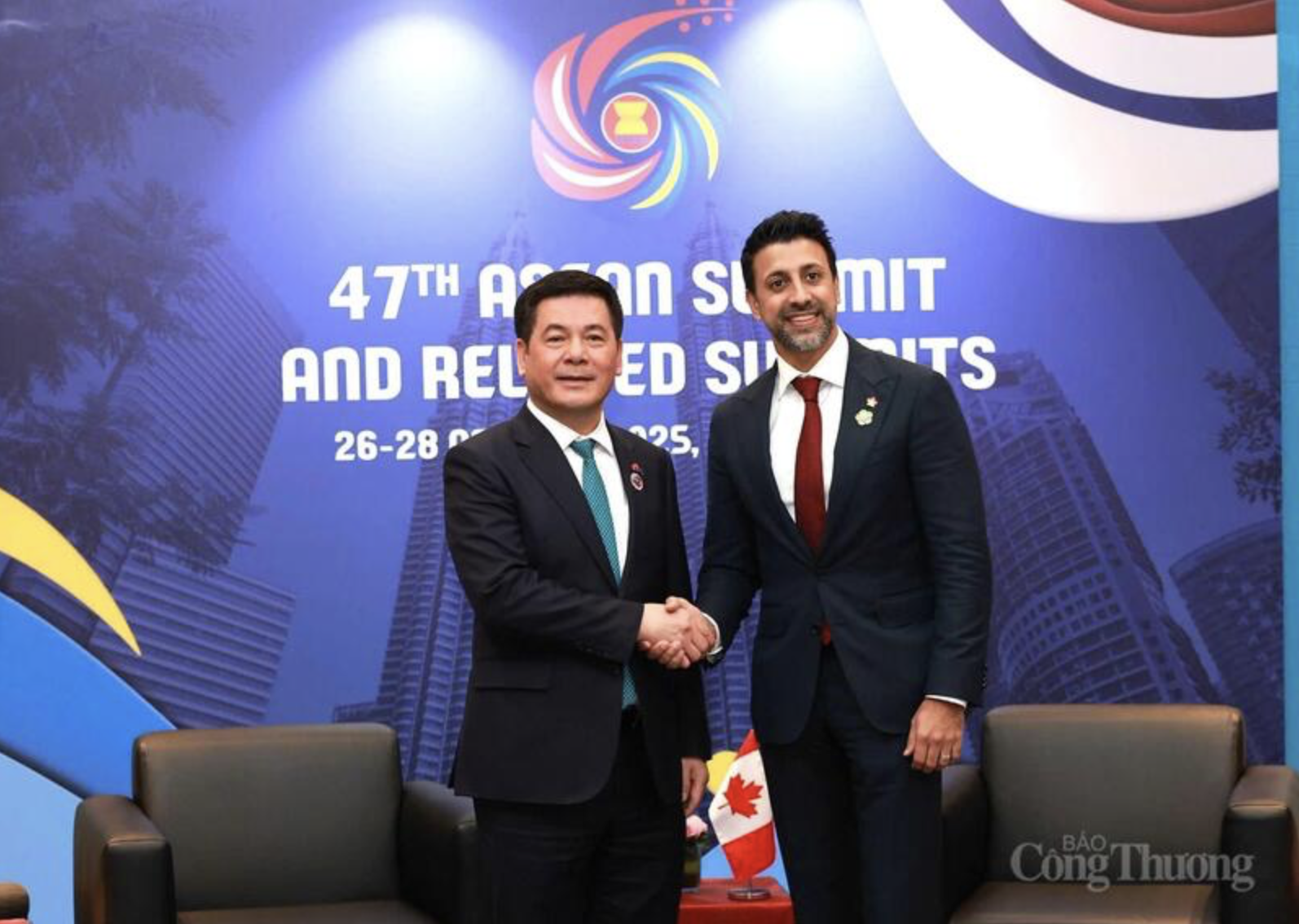 Minister Nguyen Hong Dien active at 47th ASEAN Summit