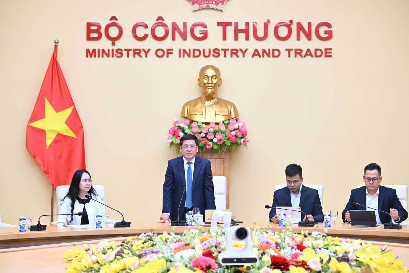 Minister Nguyen Hong Dien chairs review meeting on MoIT’s digital government