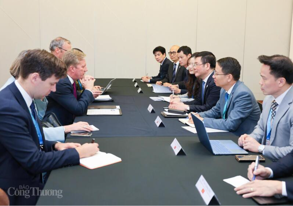 MoIT leader Nguyen Hong Dien holds talks with New Zealand Minister of Trade