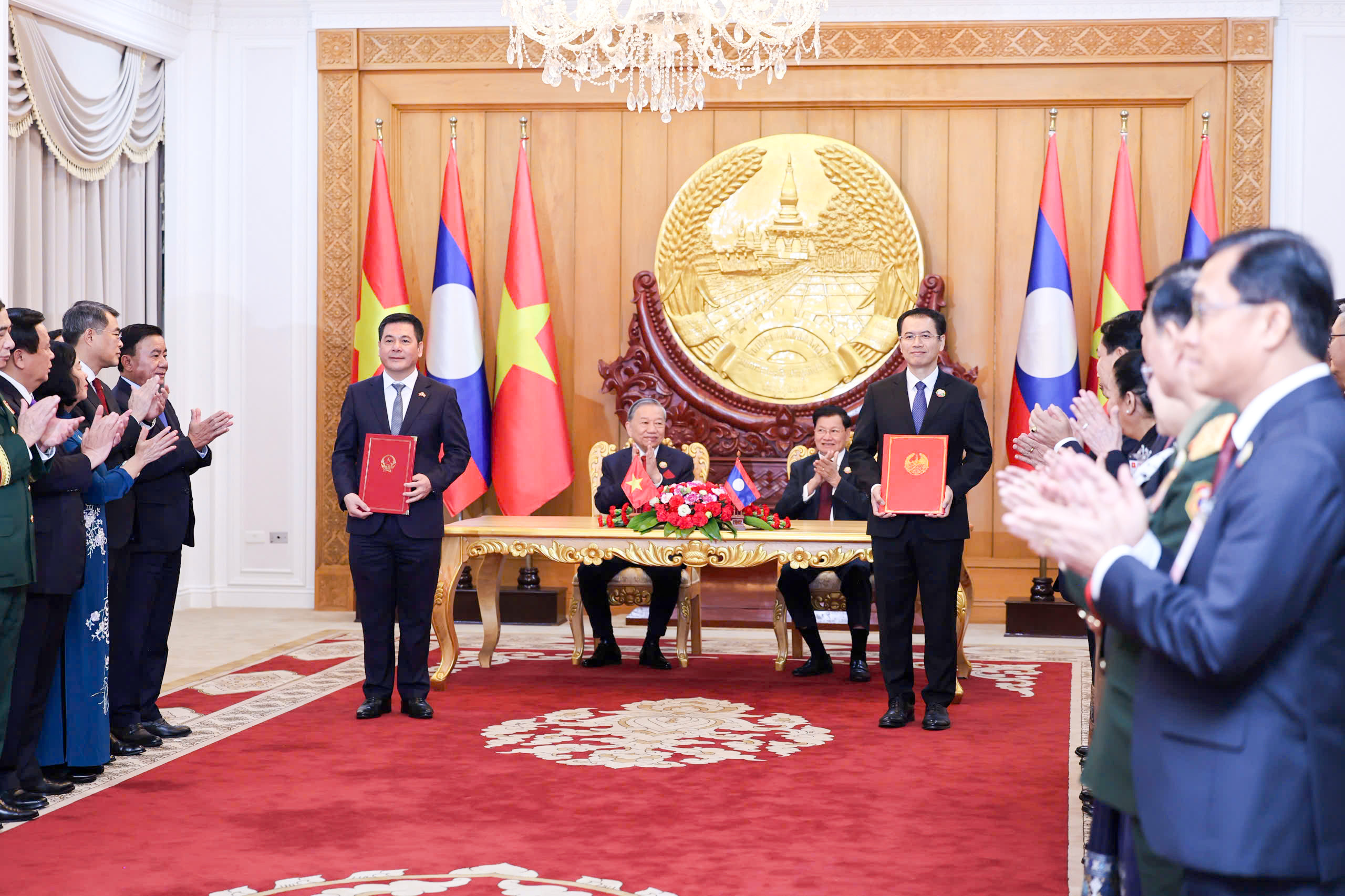 Vietnam and Laos forge partnership to develop industrial linkage chain