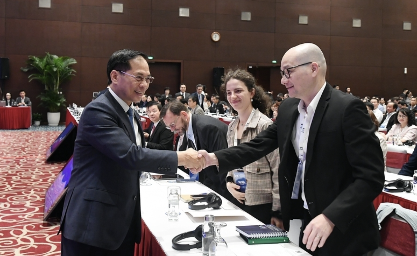 Vietnam strengthens cooperation with foreign non-governmental organizations