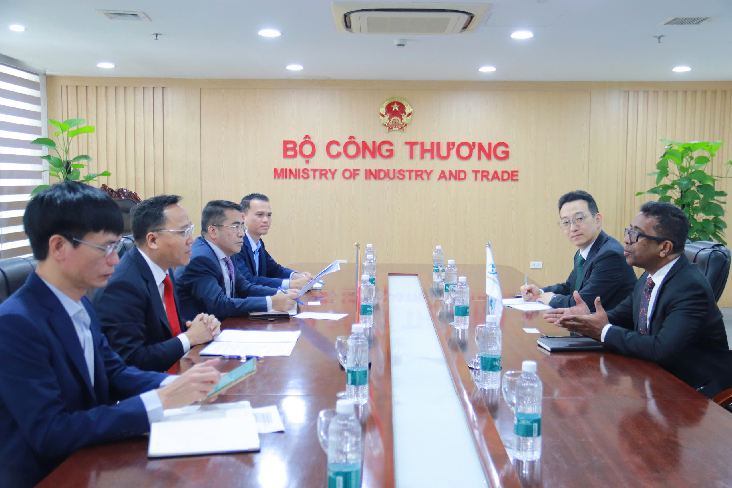 Viet Nam joins IRENA, expands cooperation on renewable energy