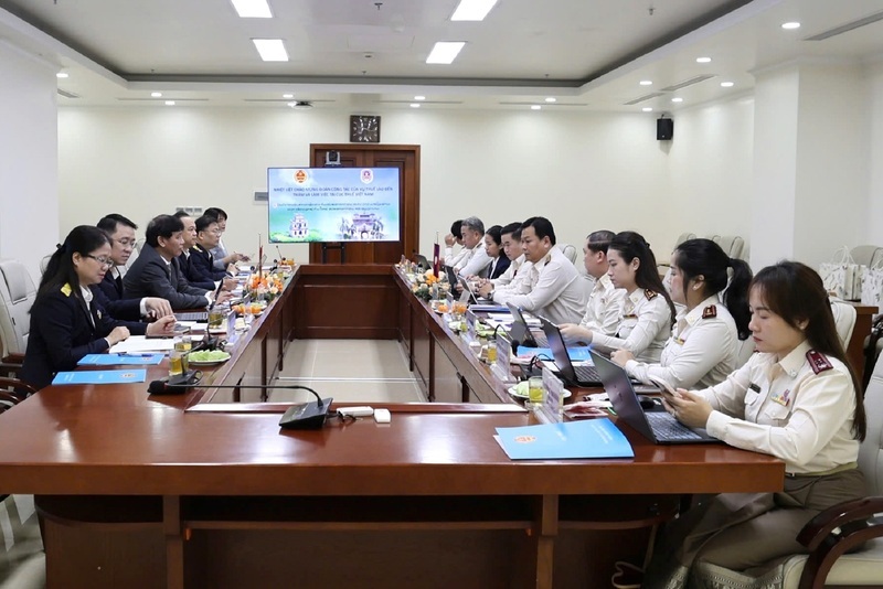 Vietnam, Laos exchange experience in tax management modernization