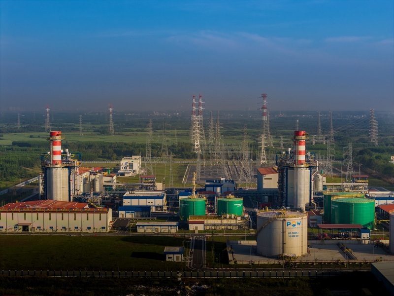 Vietnam puts first LNG power plant into commercial operation