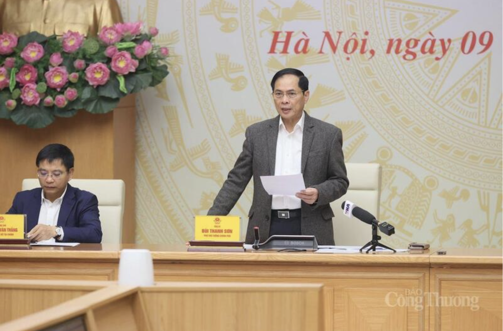 Deputy Prime Minister outlines nine tasks against smuggling and trade fraud