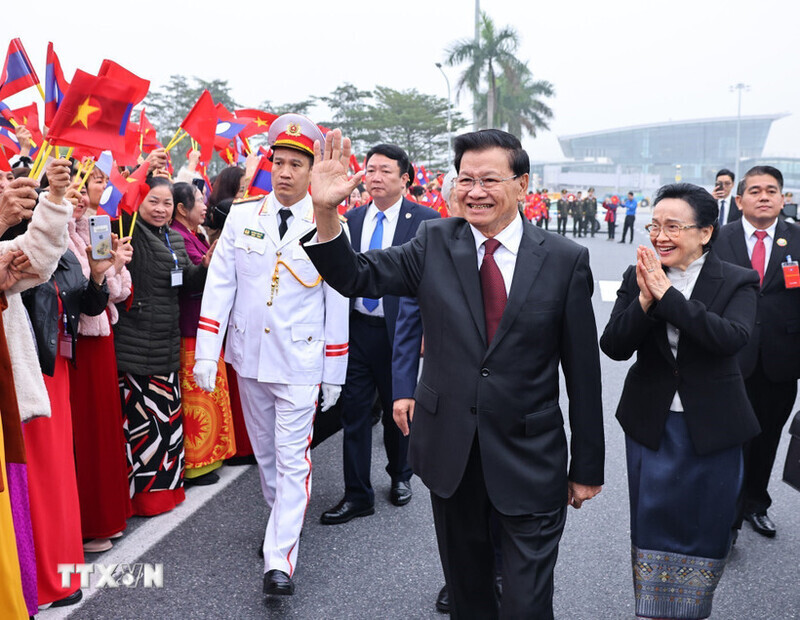 Lao Party General Secretary, President begins State visit to Vietnam