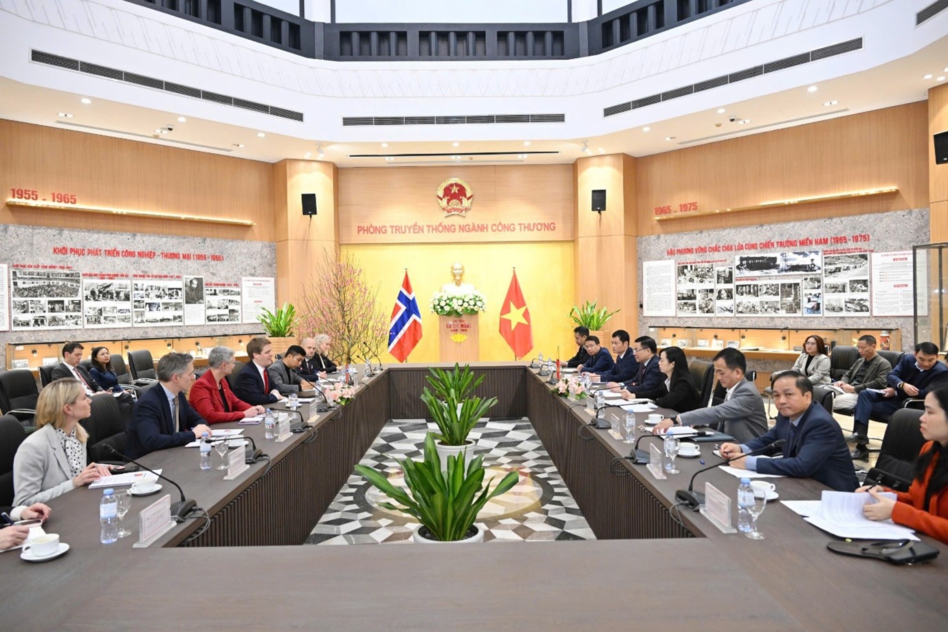 Vietnam, Norway step up EFTA trade deal talks, deepen clean energy ties