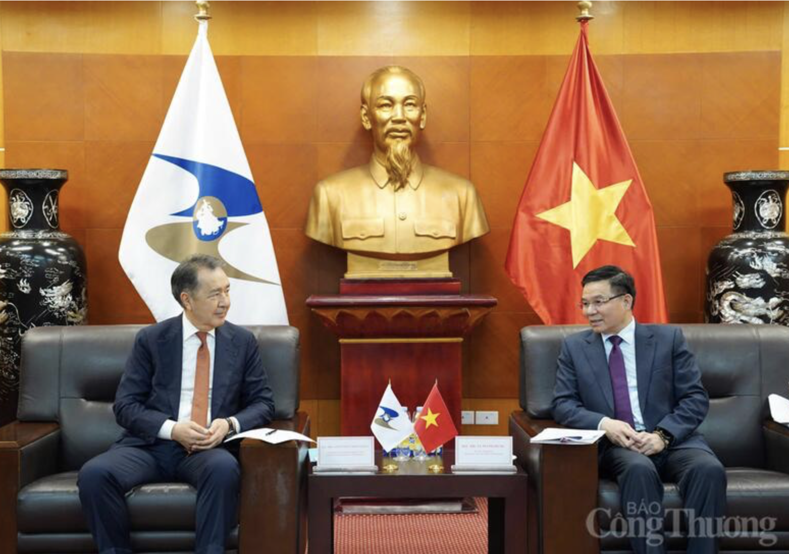 Acting Minister Le Manh Hung urges EAEU to open seafood market to Vietnam