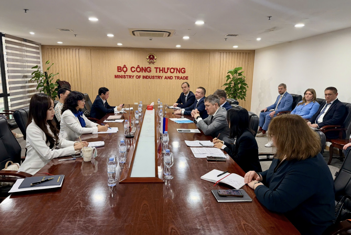 Deputy Minister Phan Thi Thang meets governor of Perm Krai, Russian Federation