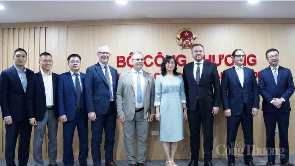 Deputy Minister Phan Thi Thang holds talk with Estonian Foreign Minister