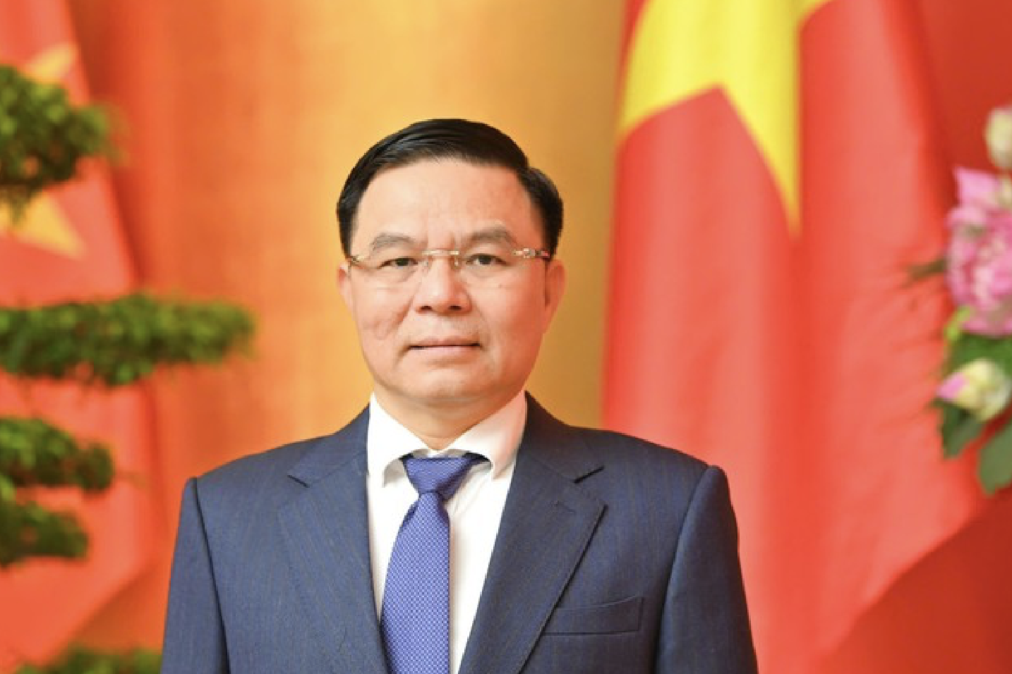 Minister Le Manh Hung sends congratulatory letter on the 75th anniversary of the Traditional Day of the Vietnam Industry and Trade Sector