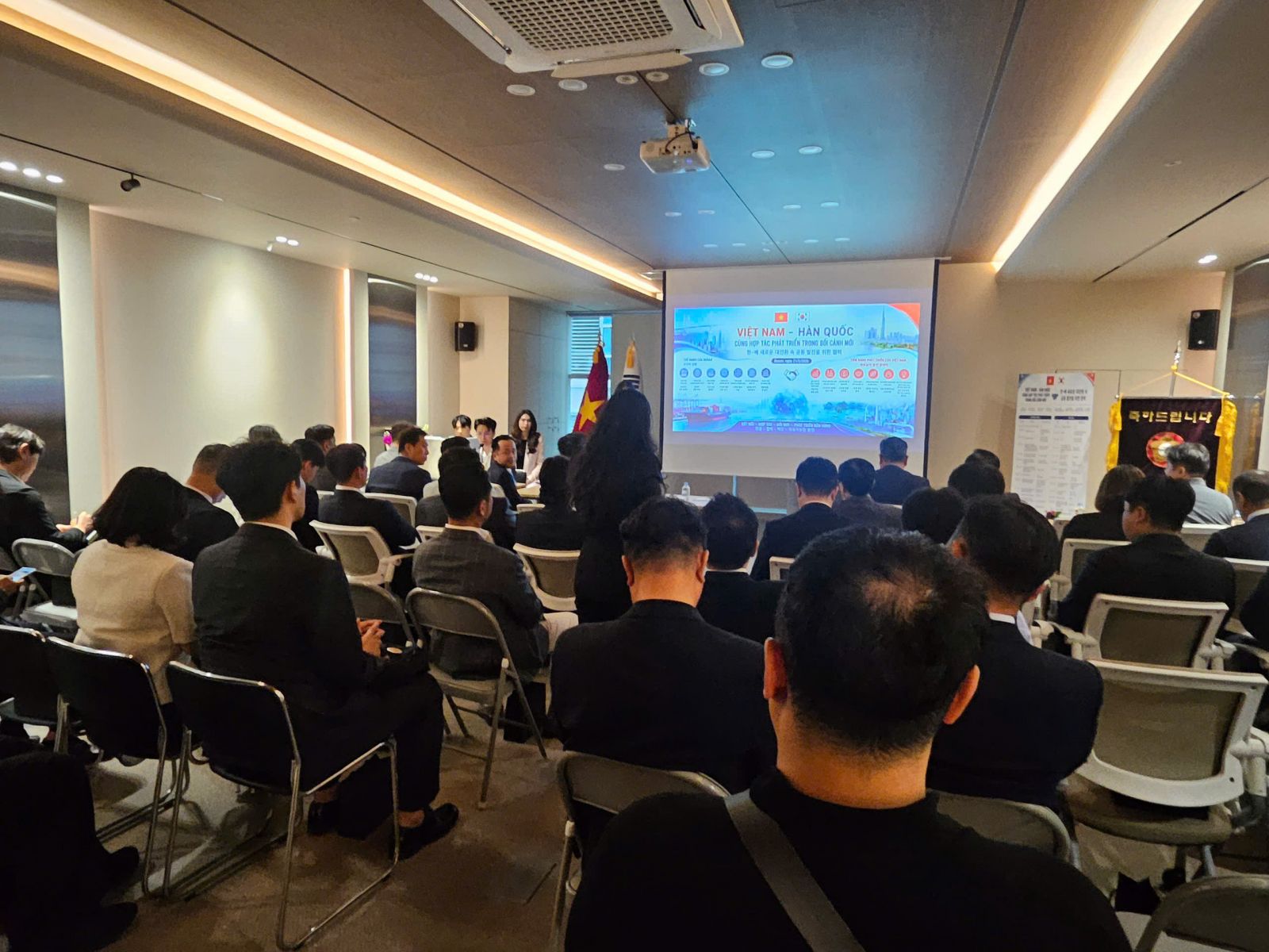 Vietnam - RoK deepen development cooperation in new context