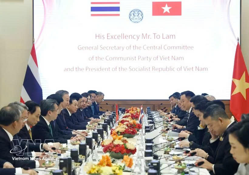 Vietnam’s top leader holds talks with Thailand's Prime Minister in Bangkok