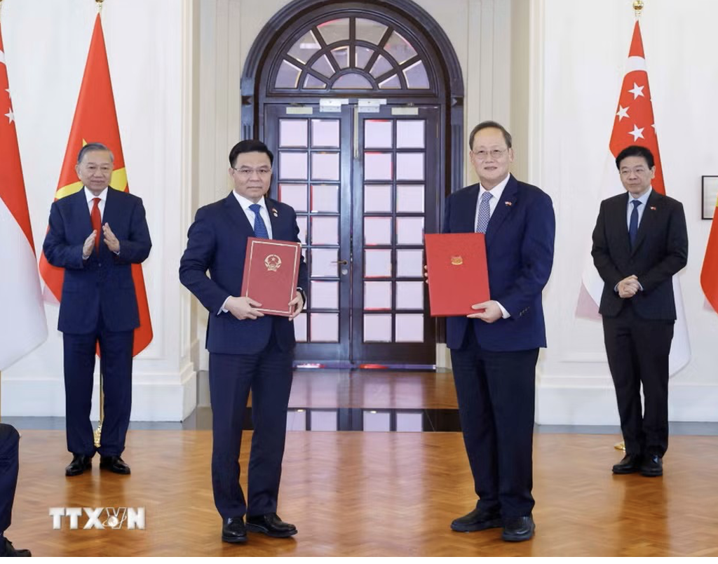Vietnam - Singapore deepen energy, supply chain ties during high-level visit