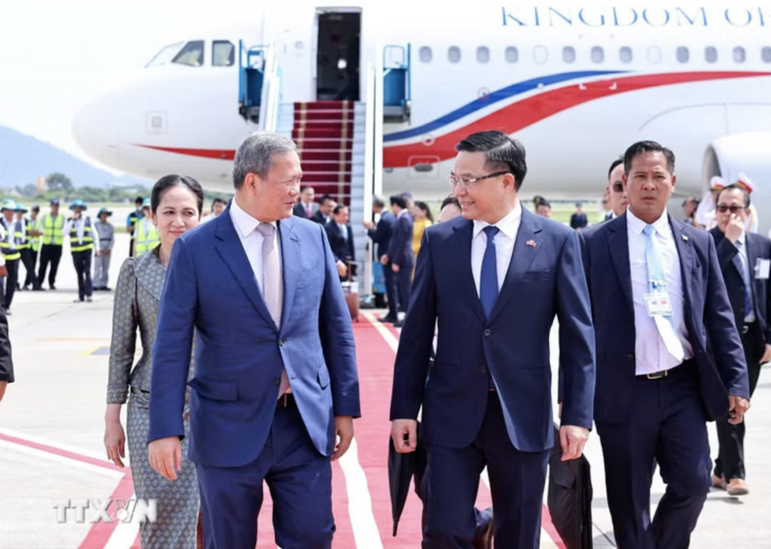 Cambodian Prime Minister Arrives in Hanoi for Official Visit to Vietnam and AFF 2026