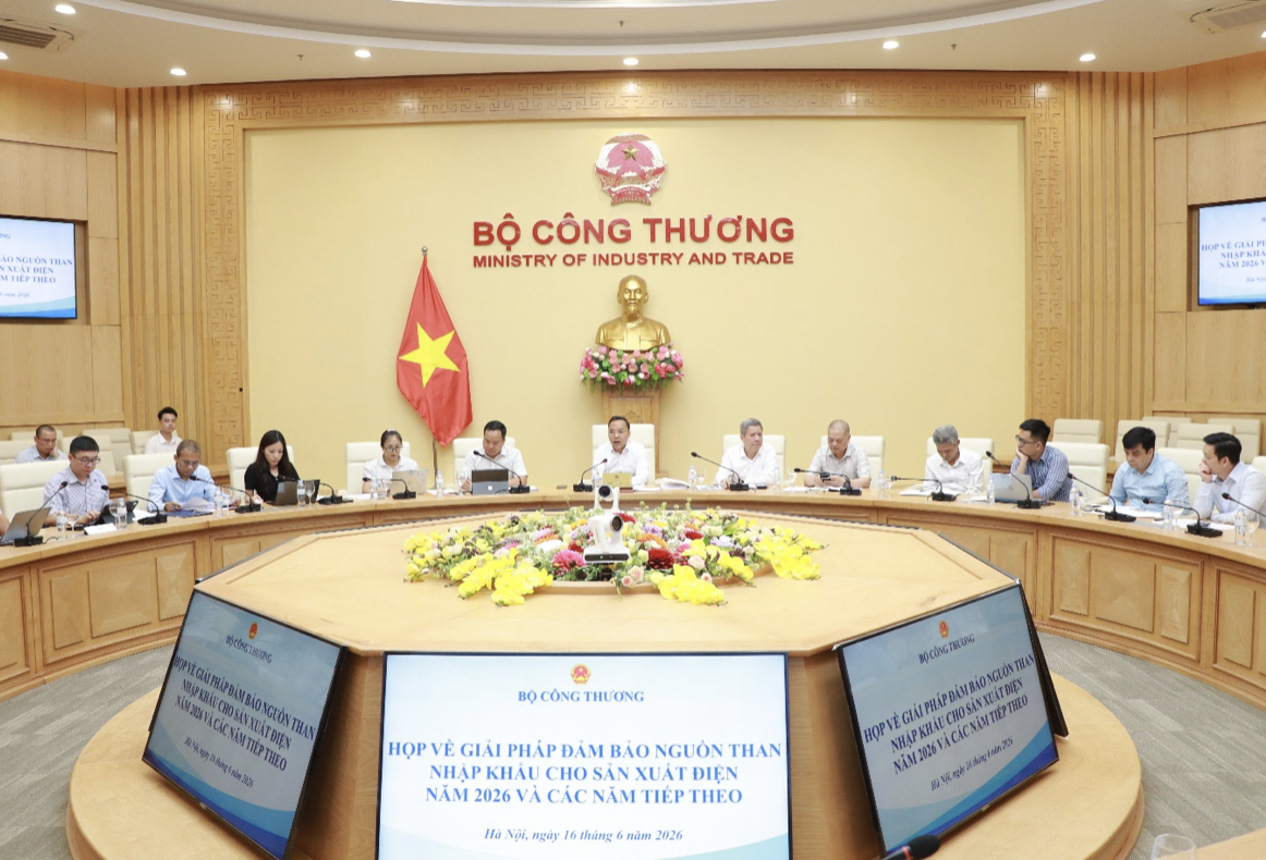 MoIT discusses solutions to secure imported coal supply for power generation
