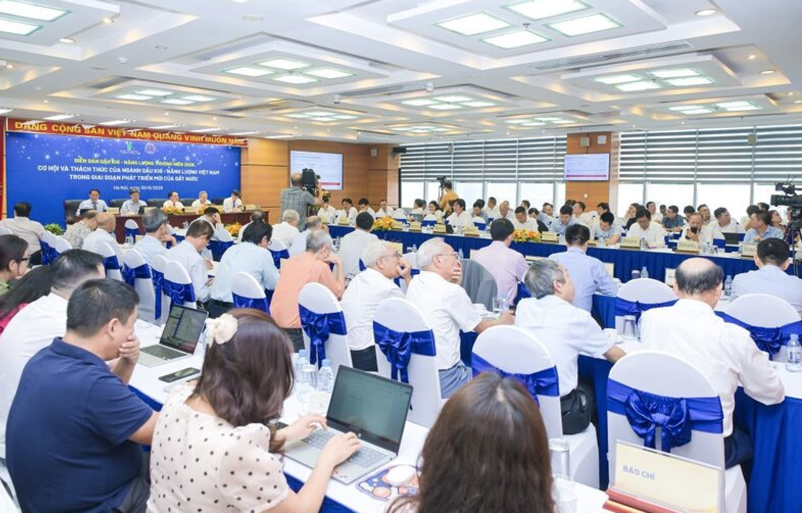 2026 Oil and Energy Forum opens in Hanoi