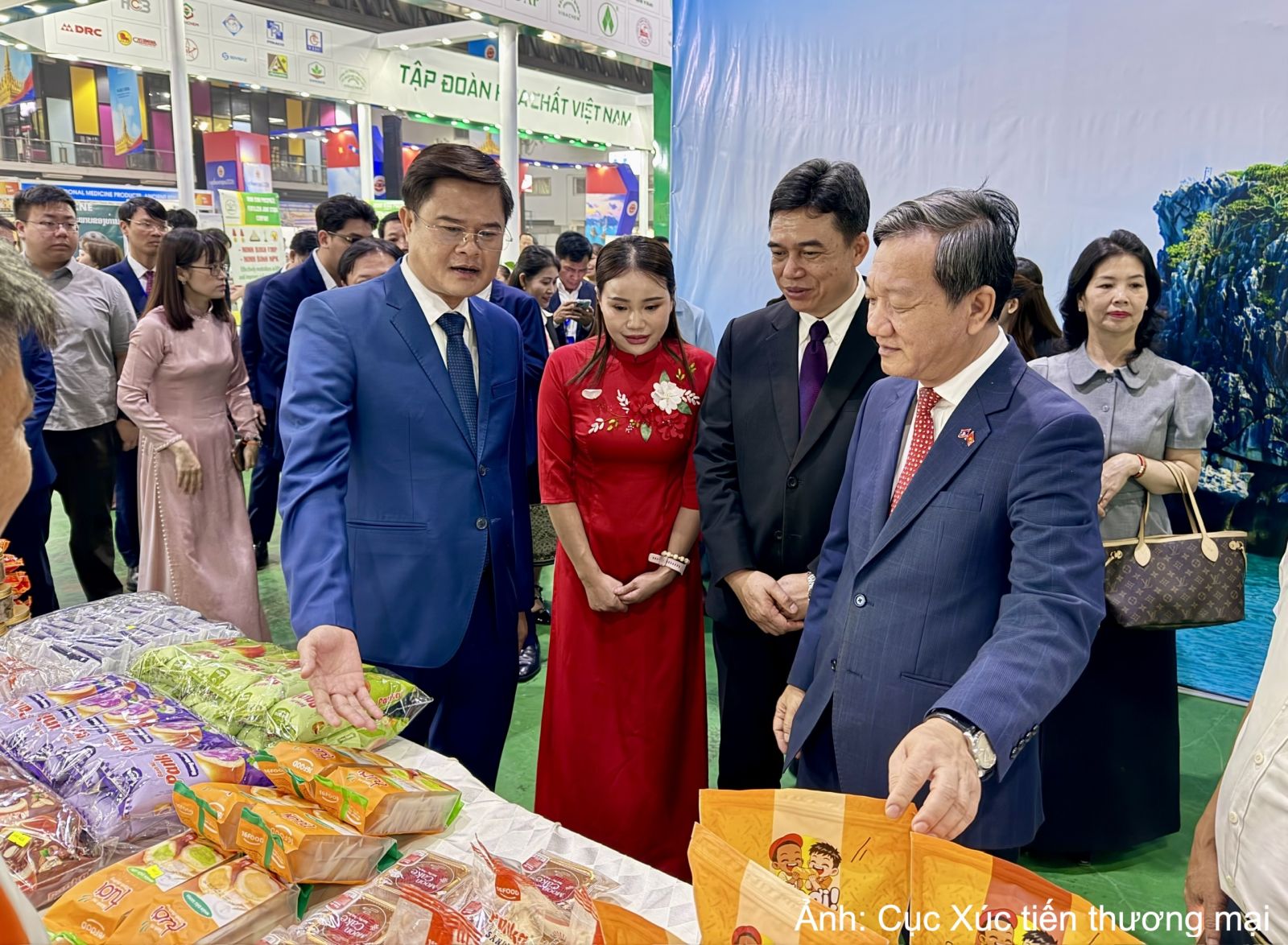VIETLAO EXPO 2026 opens to strengthen Vietnam - Laos trade and investment ties