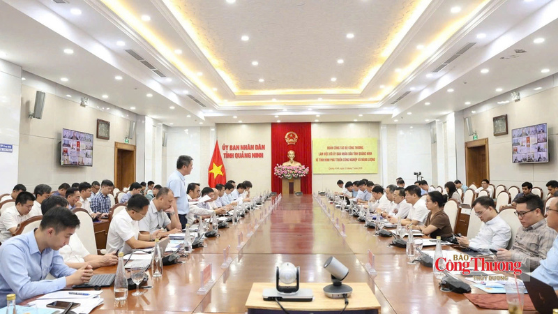 MoIT holds talks with Quang Ninh on revised Power Development Plan VIII