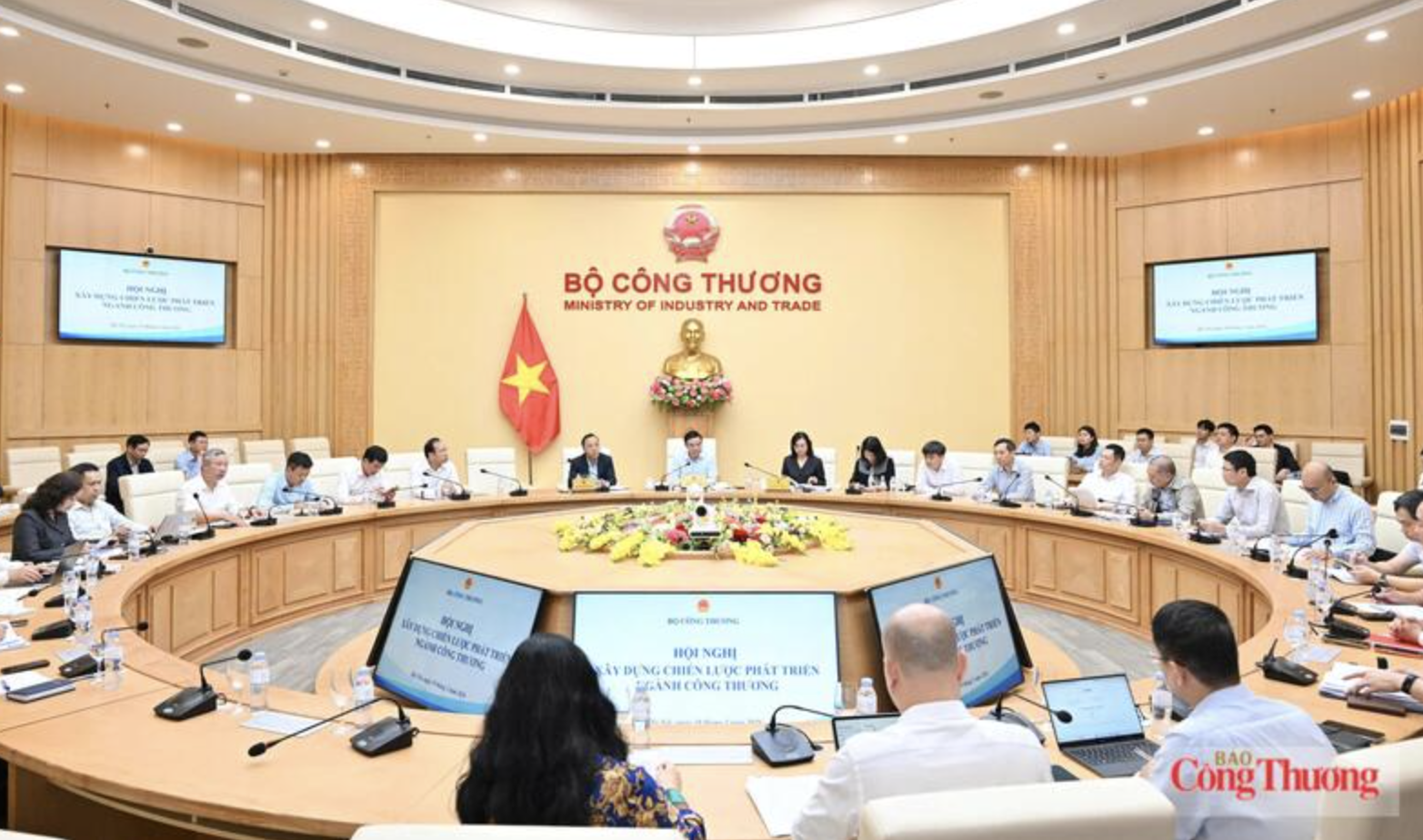 Ministry of Industry and Trade issues Action Program to pursue double-digit growth