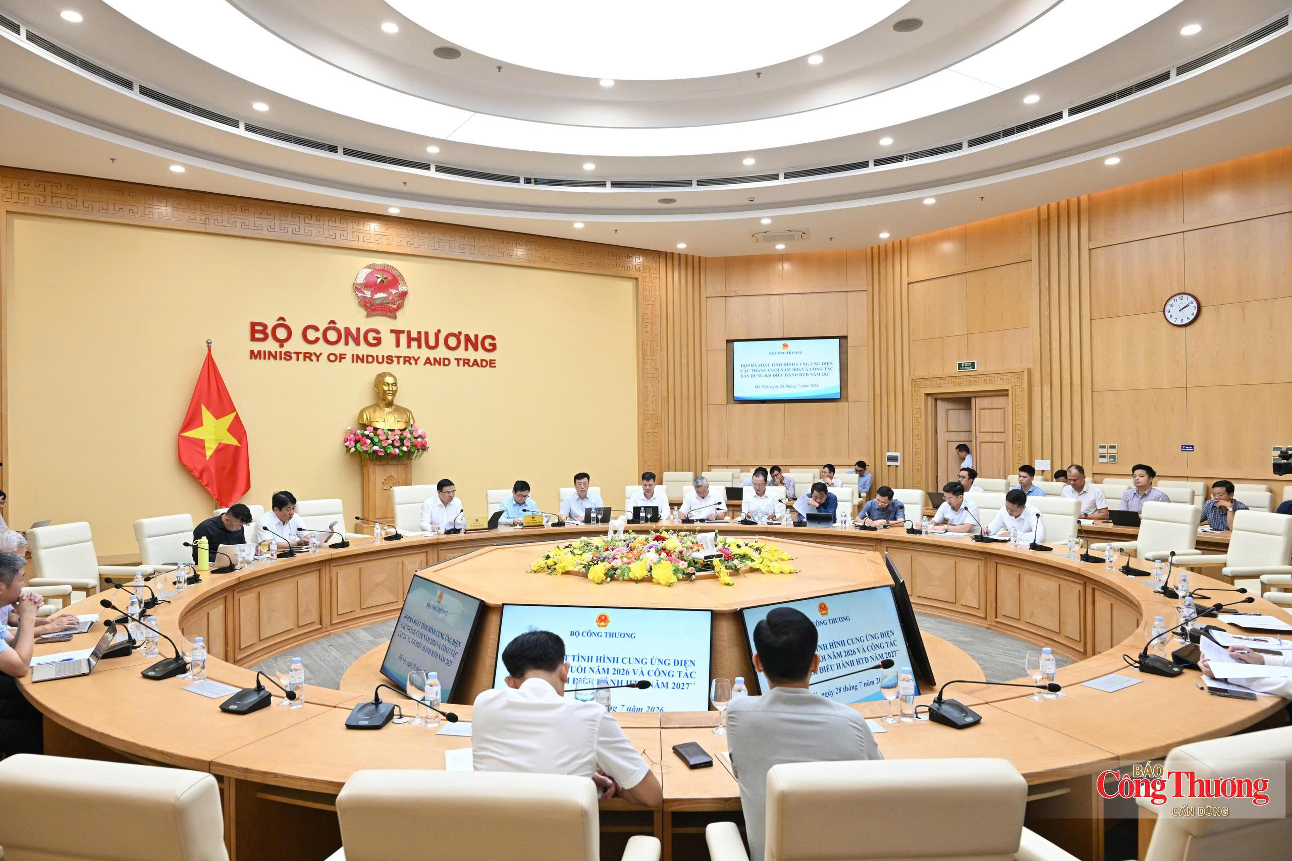 MoIT reviews power supply, prepares national power system operation plan for 2027