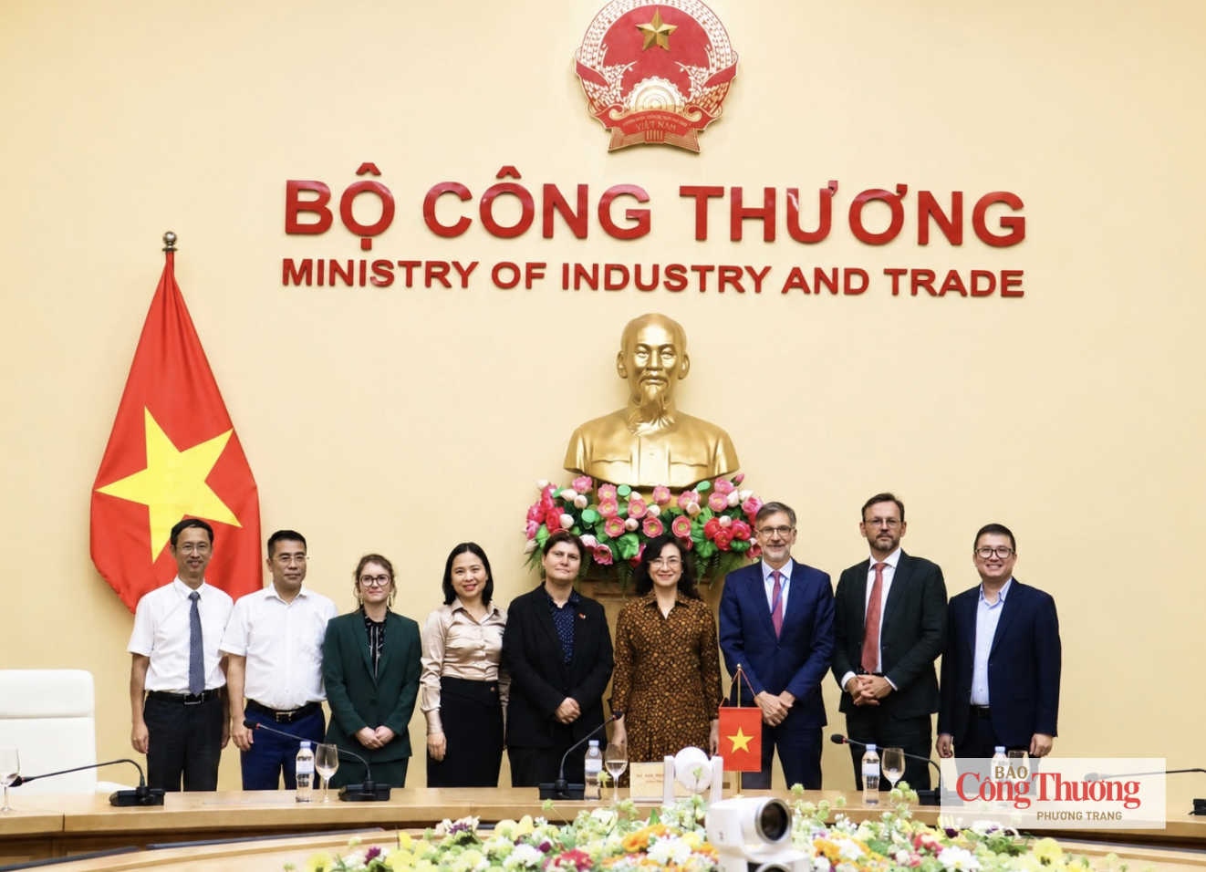 Vietnam, France strengthen cooperation in industry, energy and trade