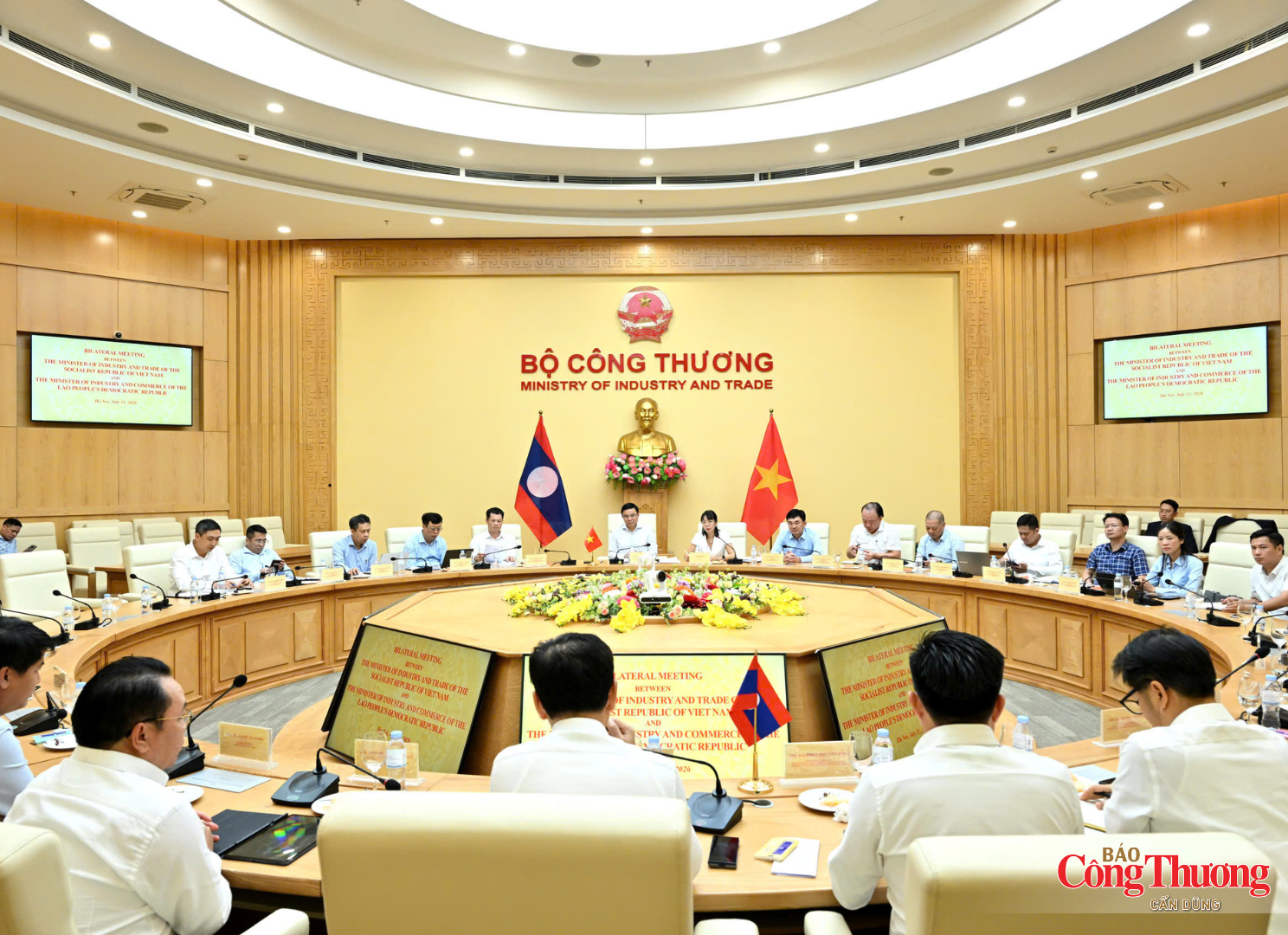 Vietnam and Laos strengthen cooperation in trade, industry and energy