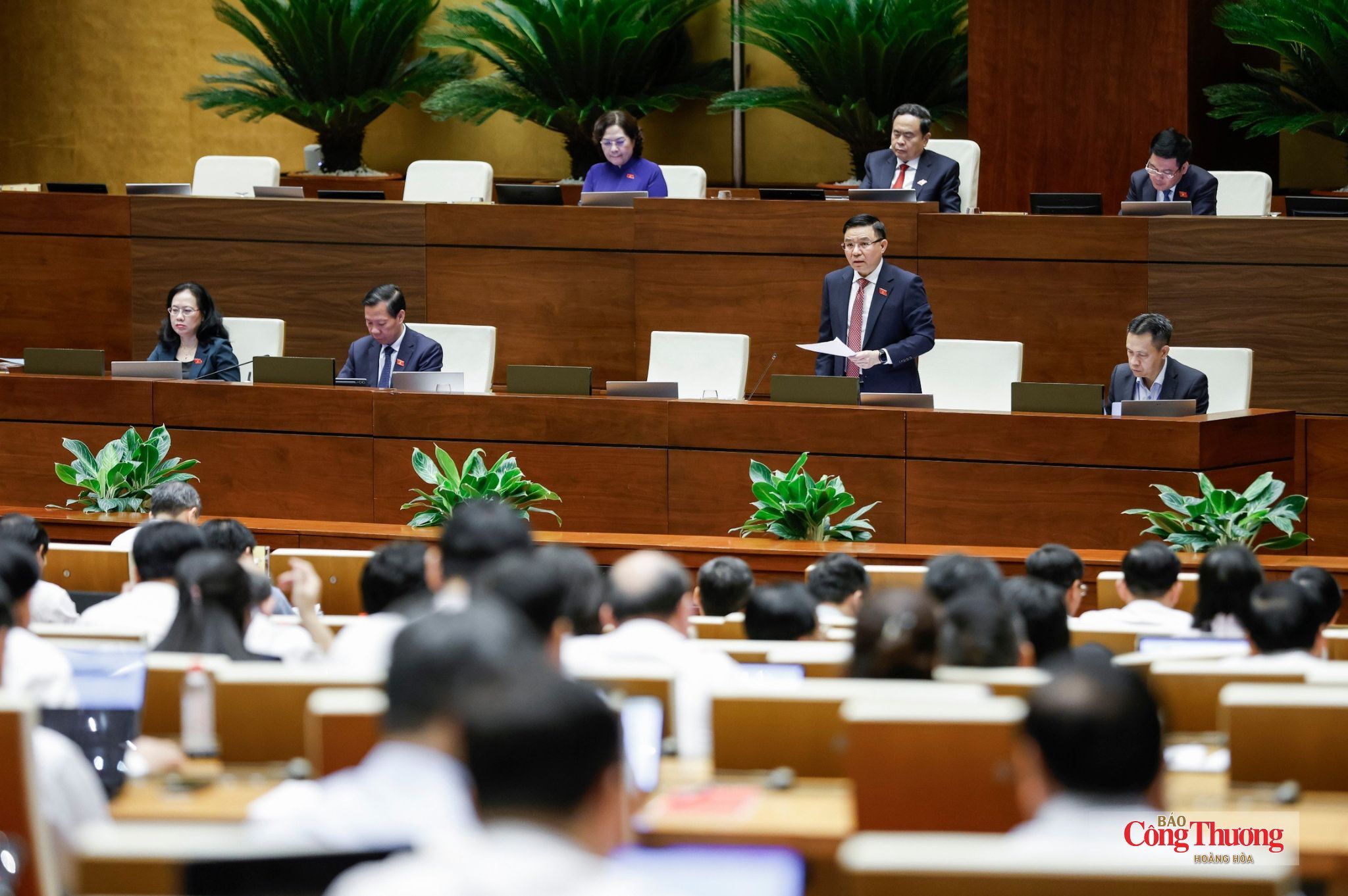 MoIT leader Le Manh Hung clarifies key issues on revised Petroleum Law