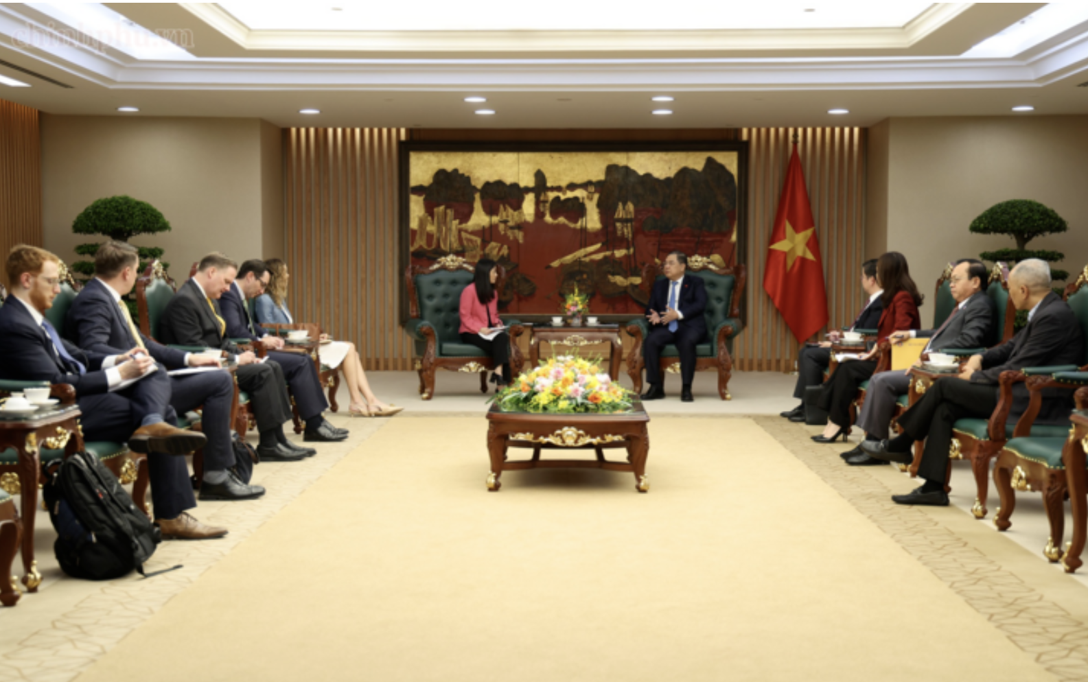 Standing Deputy Prime Minister Pham Gia Tuc receives US Ambassador Jennifer Wicks
