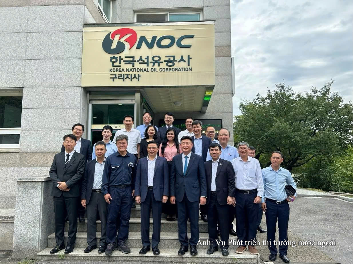 MoIT leader visits strategic petroleum products reserve facility in the Republic of Korea