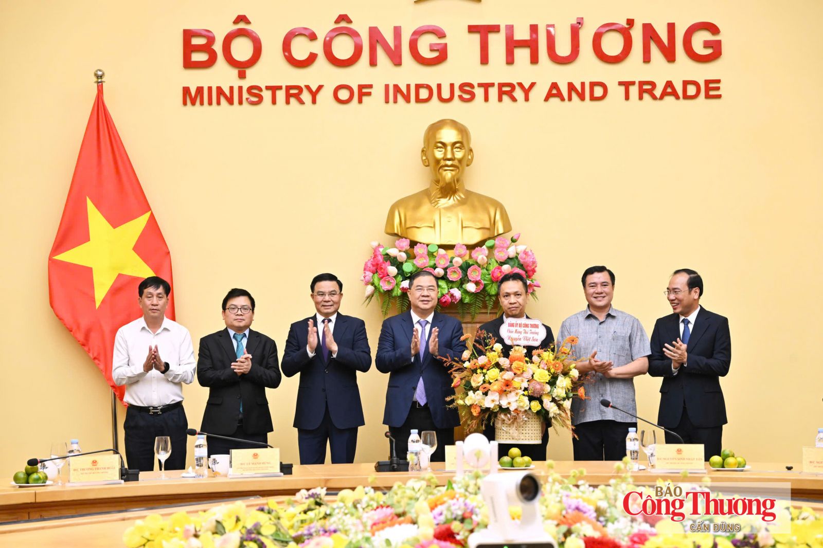 Prime Minister's decision appointing new Deputy Minister of Industry and Trade handed over